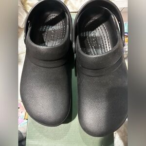 Crocs Specialist II Work Clogs, Enclosed Design Men's 7/Women's 9 Used Very Good